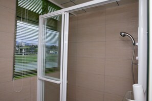 Shower, free toiletries, hair dryer, slippers - Dakehan B&B (Taoyuan City)