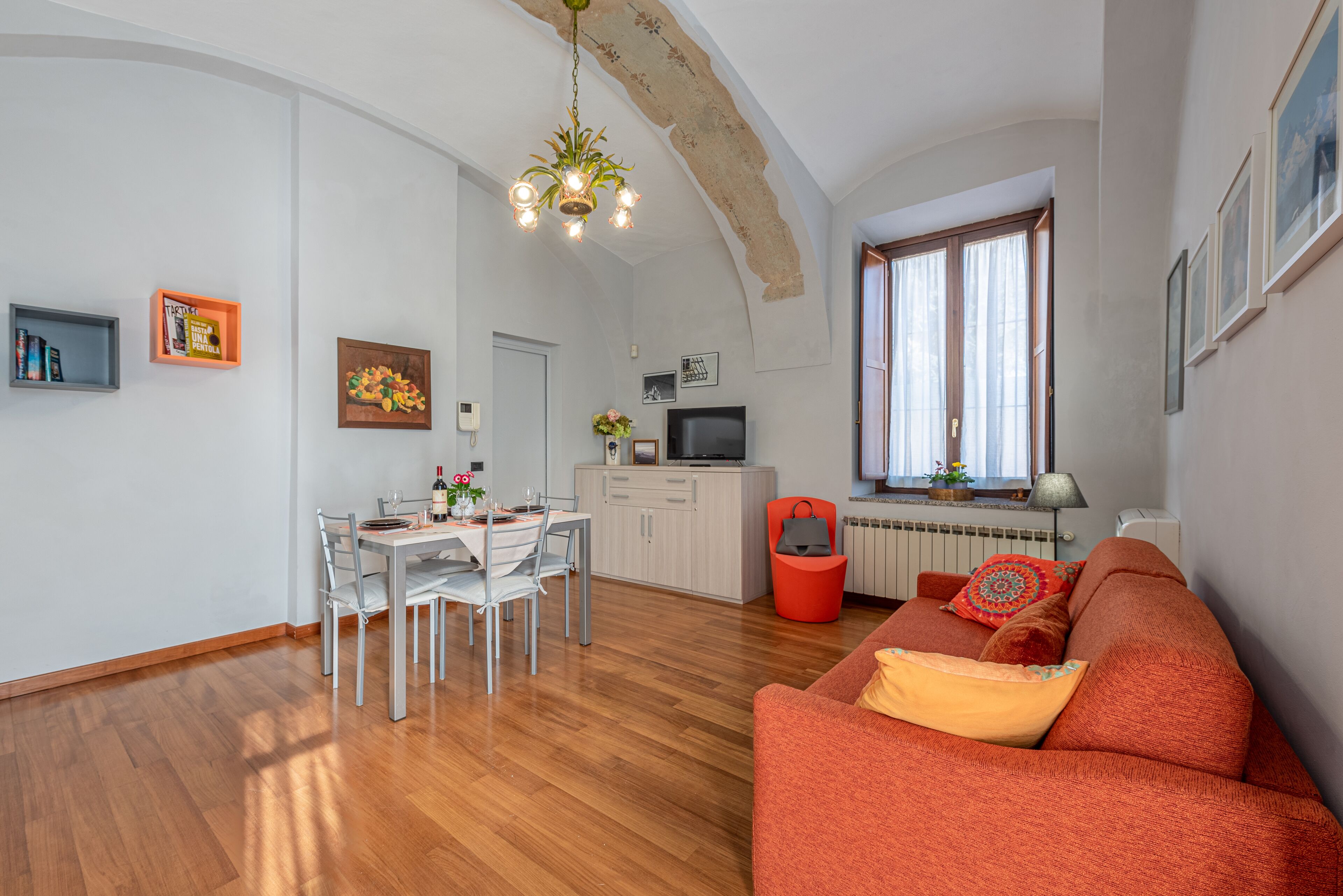 The Antico Cedro Apartment, Alba city center