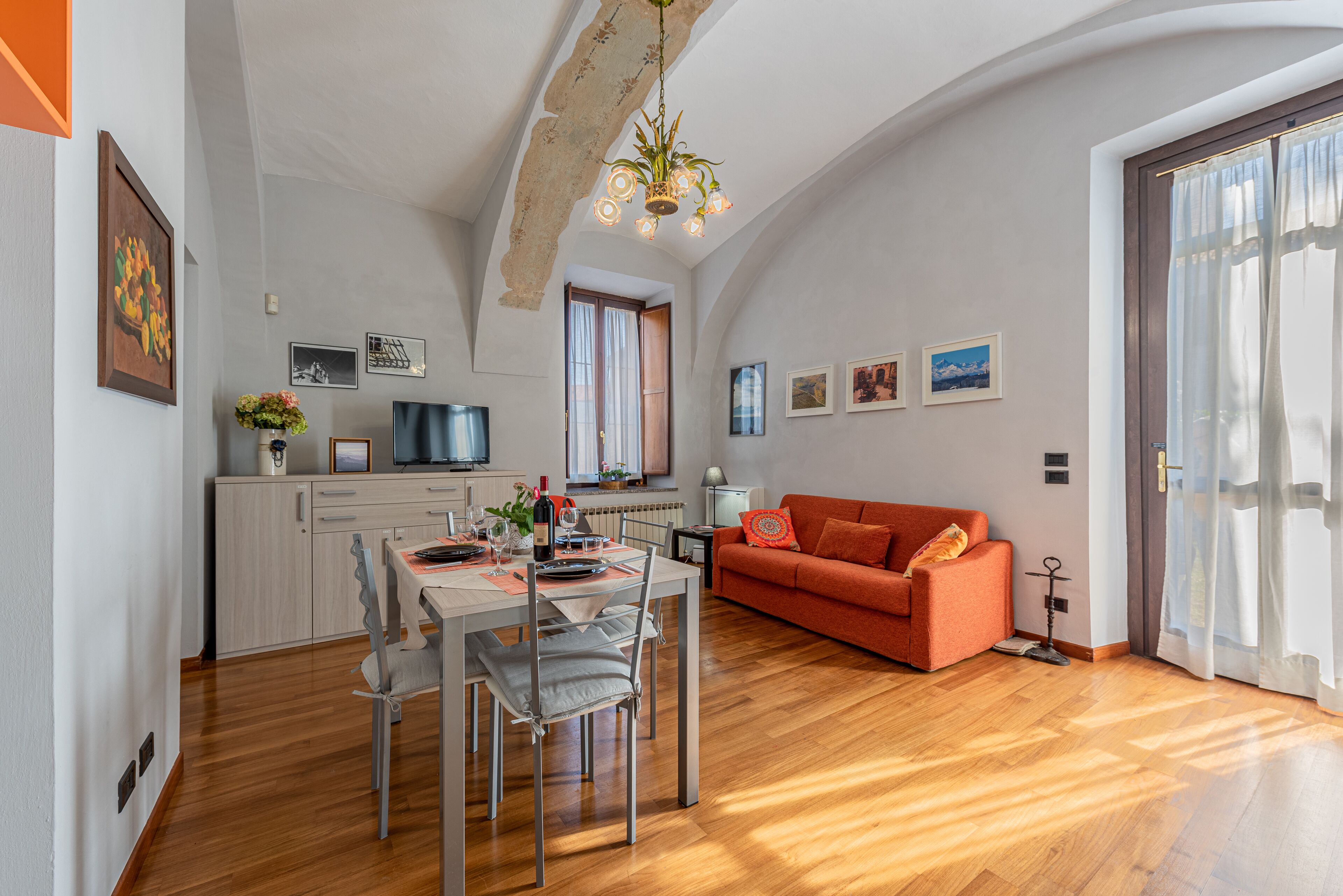 The Antico Cedro Apartment, Alba city center