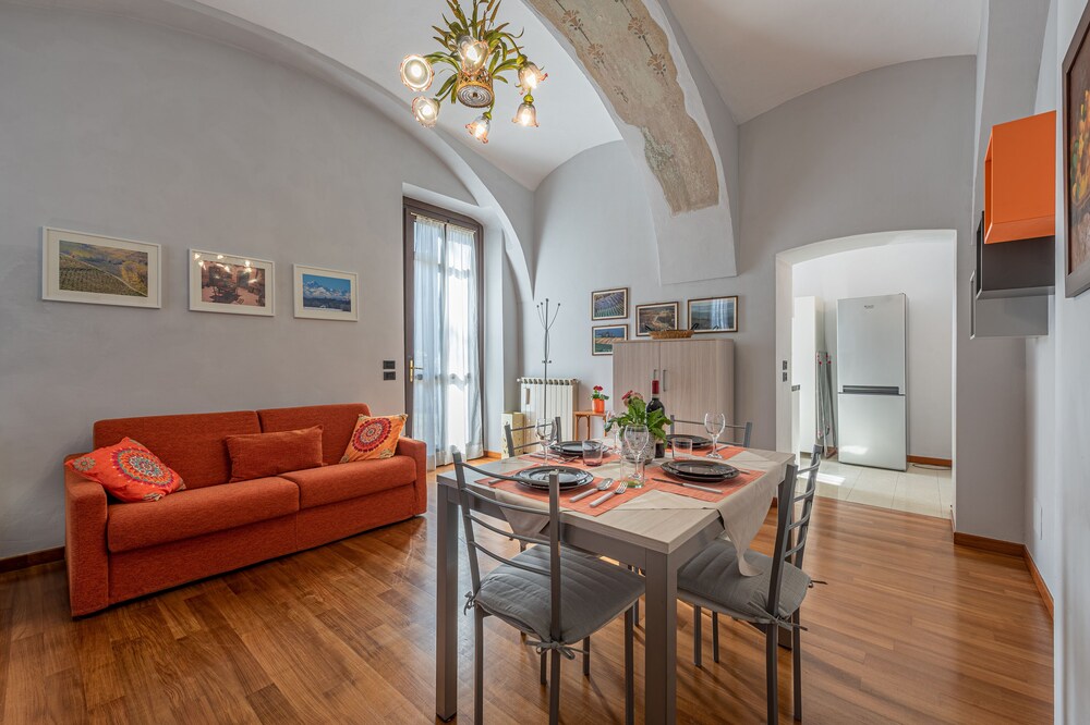 The Antico Cedro Apartment, Alba city center