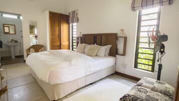 Cottage | 2 bedrooms, hypo-allergenic bedding, in-room safe