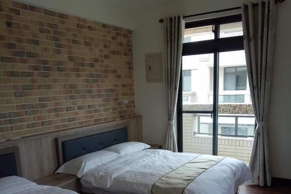 Standard Triple Room, Multiple Beds, Non Smoking | Rollaway beds (surcharge), WiFi (free), bed sheets
