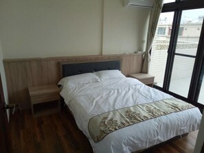 Double Room, 1 Queen Bed, Non Smoking | Rollaway beds, free WiFi, bed sheets - Bigger Guesthouse (Jinning)