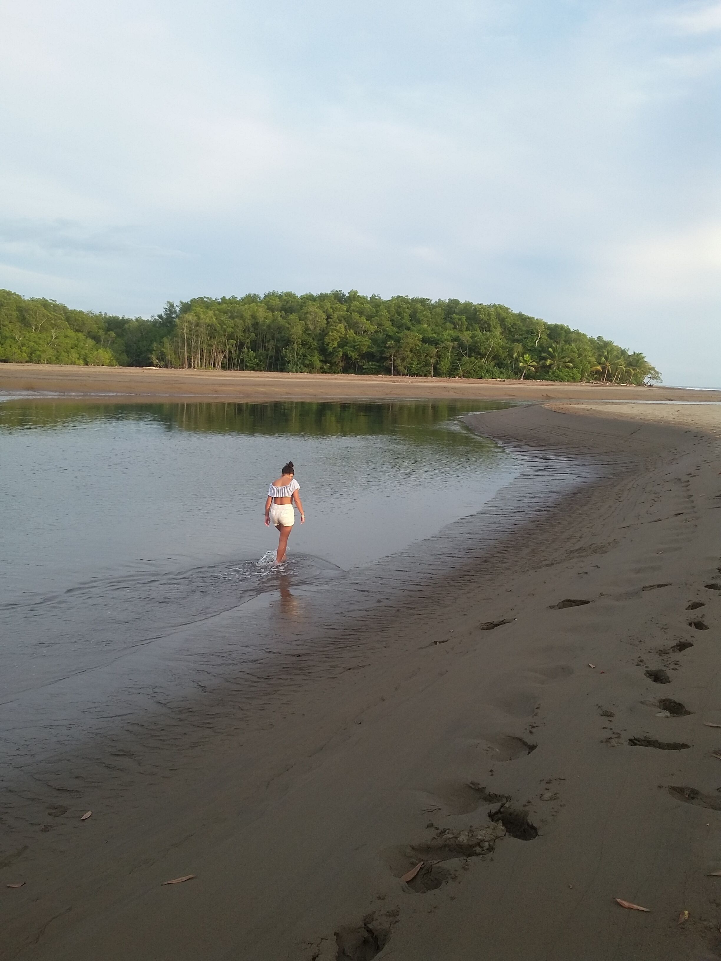 BEAUTIFUL BEACH HOUSE WITH FREE WIFI