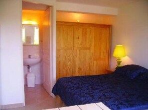 4 Schlafzimmer, Bügeleisen/Bügelbrett, WLAN