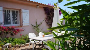 Outdoor dining - House with garden (Zonza)
