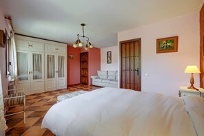 6 bedrooms, desk, travel crib, free WiFi