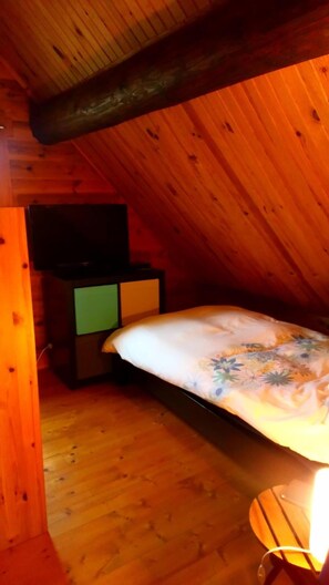 3 bedrooms, iron/ironing board, Internet, bed sheets