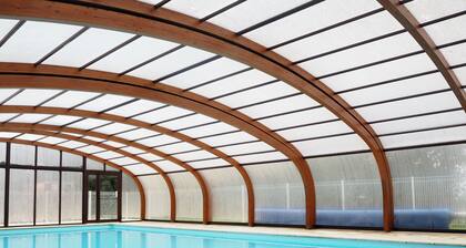 Traditional Log Cabin on quiet Residential Commune overlooking Lake Dathee