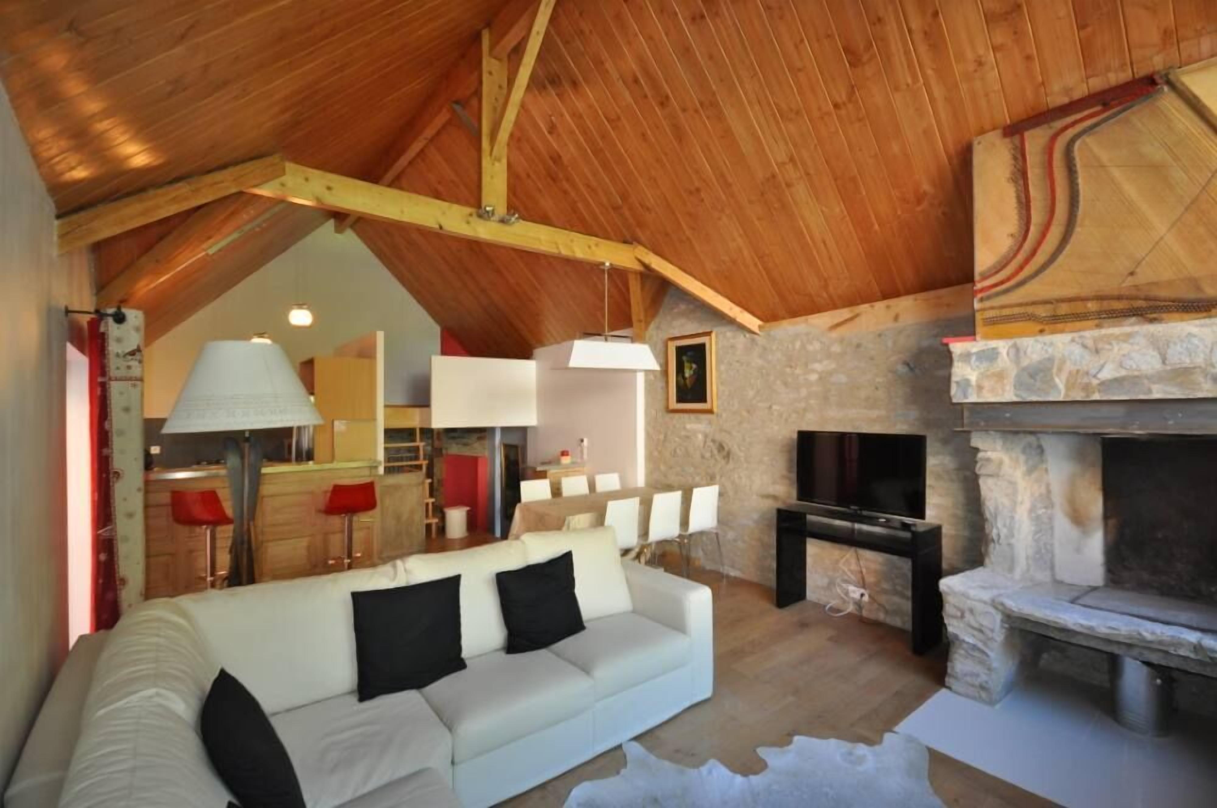 TV, fireplace, DVD player