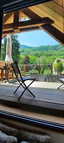 Chalet renovated by an architect in the center