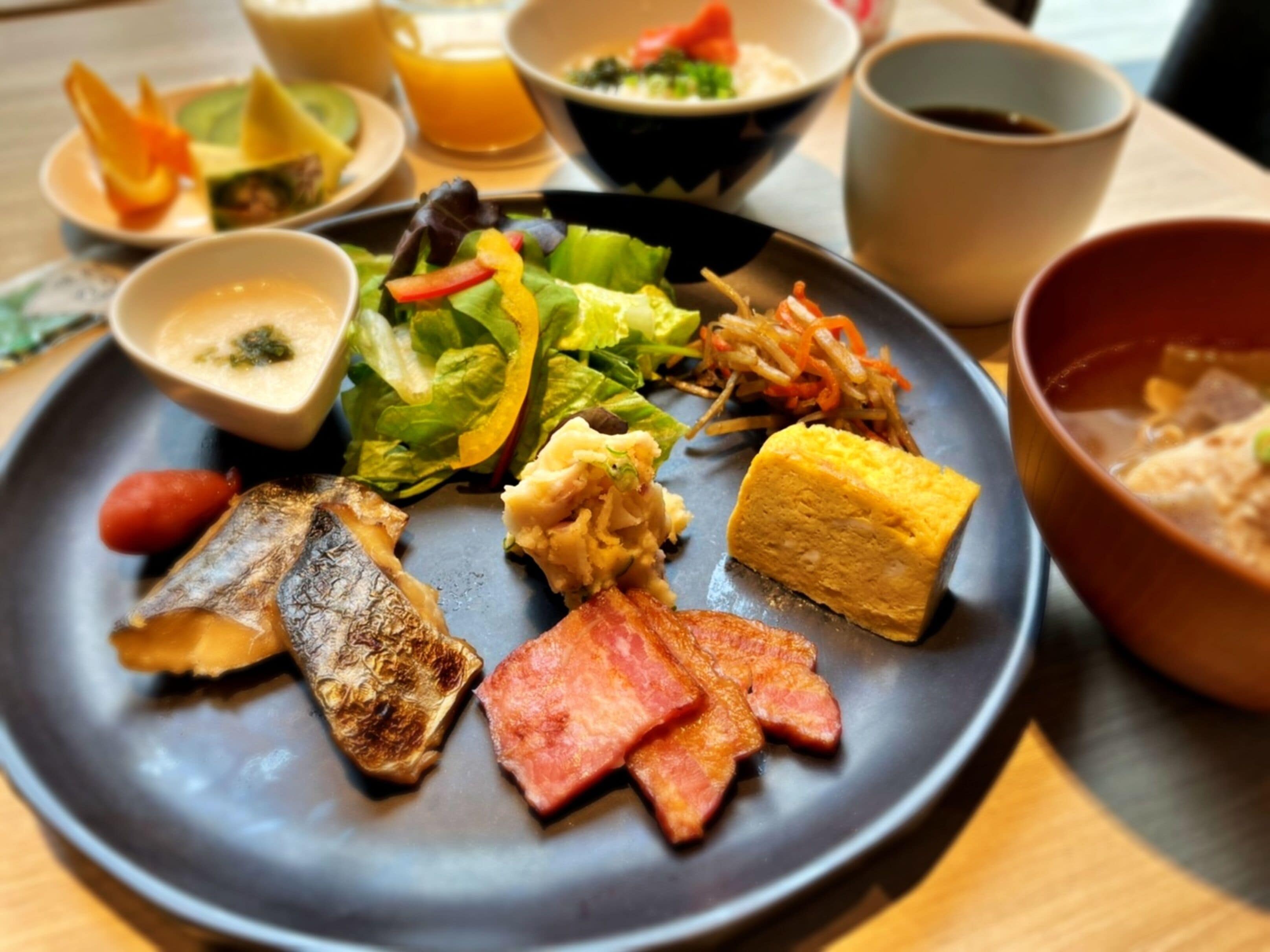 daily buffet breakfast (jpy 1500 per person)