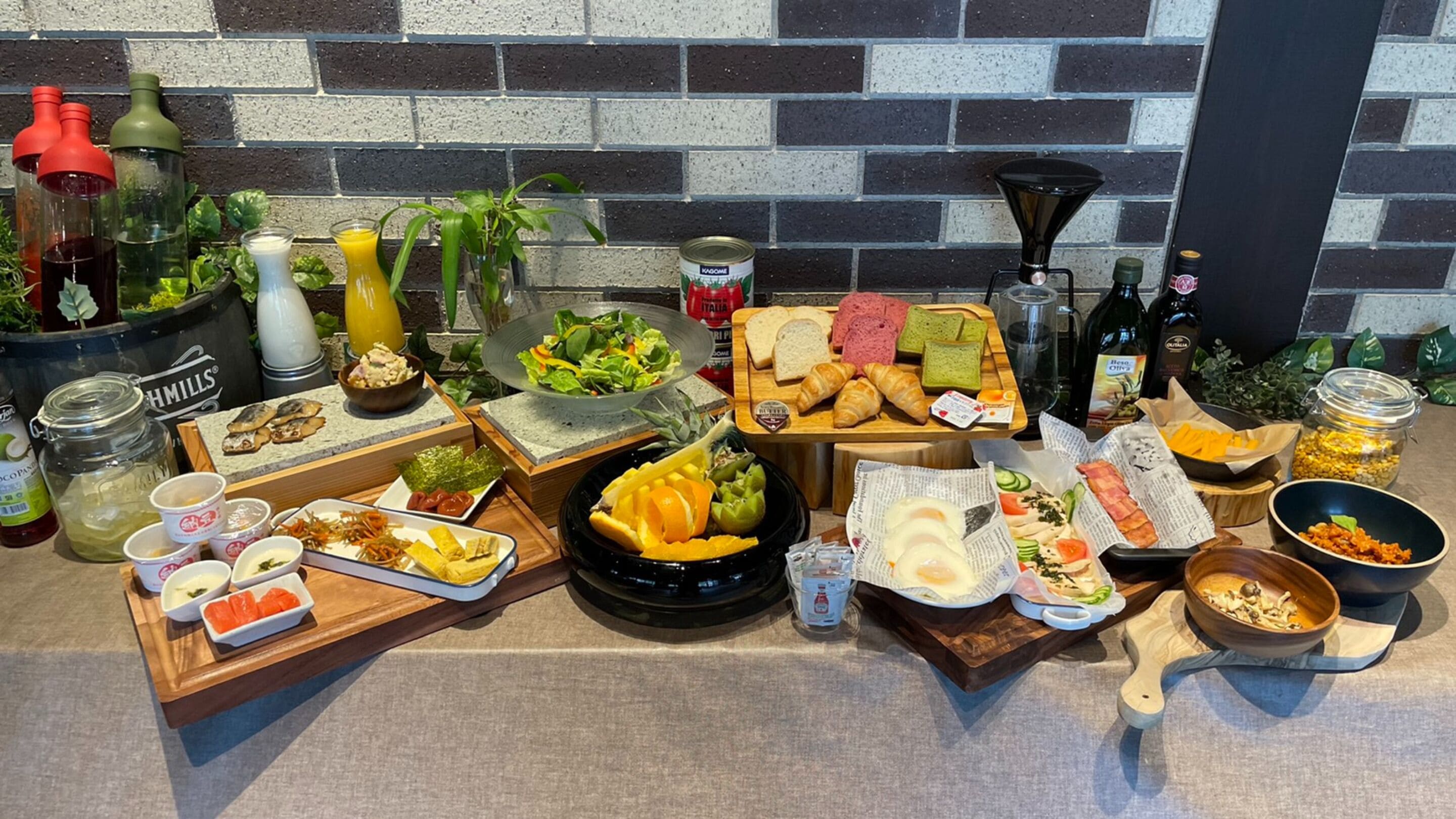 daily buffet breakfast (jpy 1500 per person)