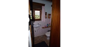 Cottage | Bagno | Doccia, soffione a pioggia, asciugamani