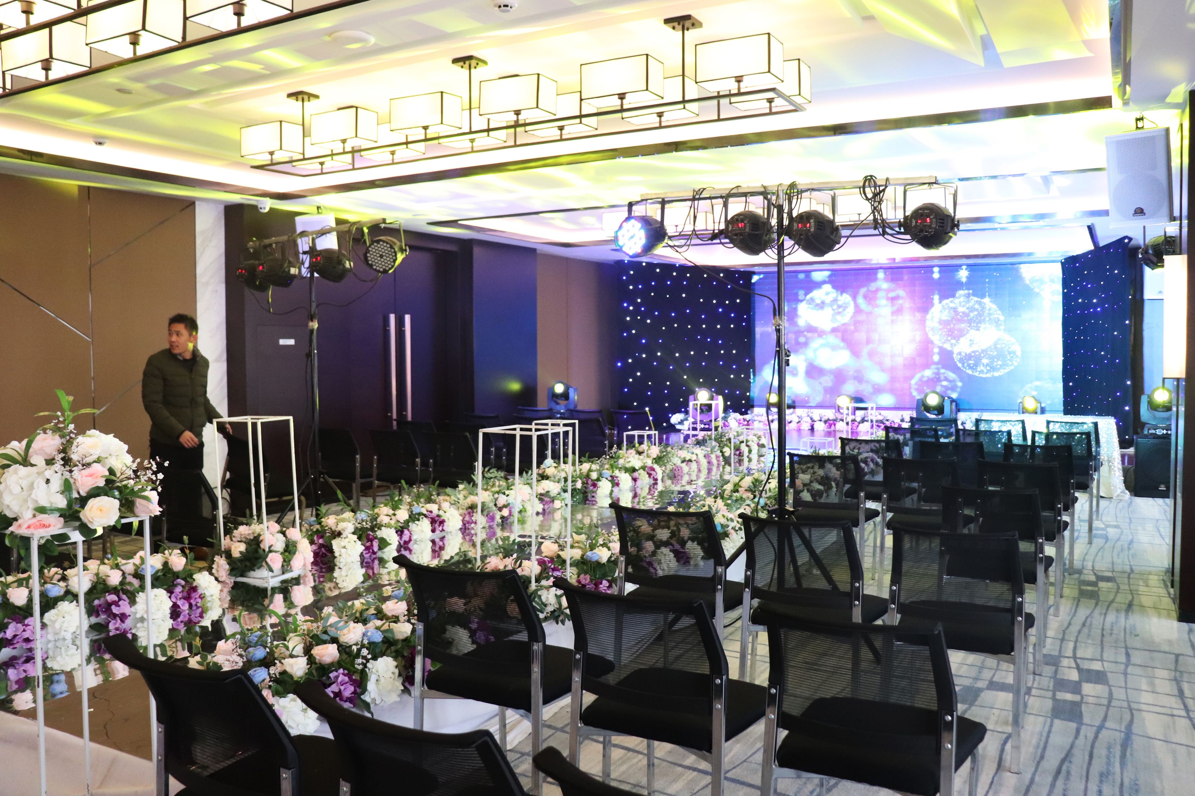 breakfast, lunch and dinner served