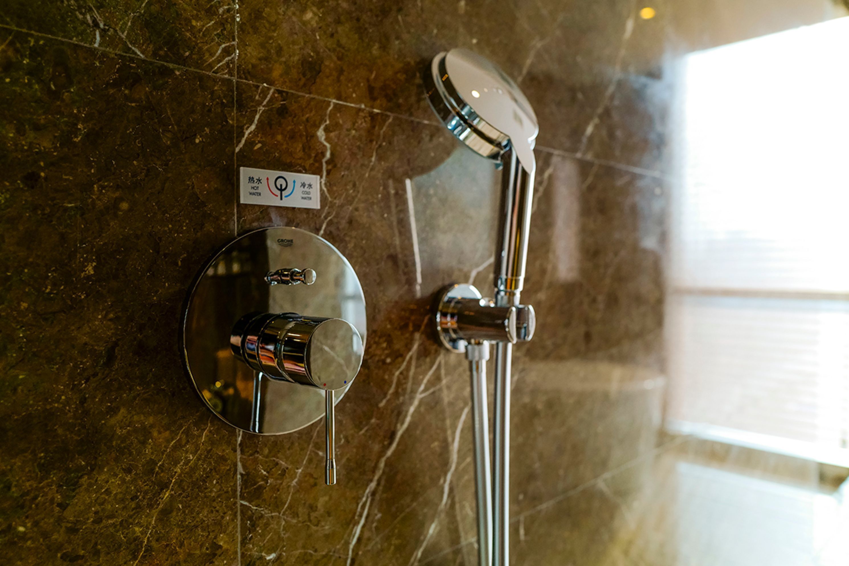 business double room, non smoking | bathroom | shower, free toiletries, hair dryer, dressing gowns