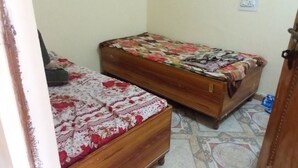 Standard Shared Dormitory, 1 Twin Bed, Non Smoking | Bed sheets - VOHRA HOSTEL (New Delhi)