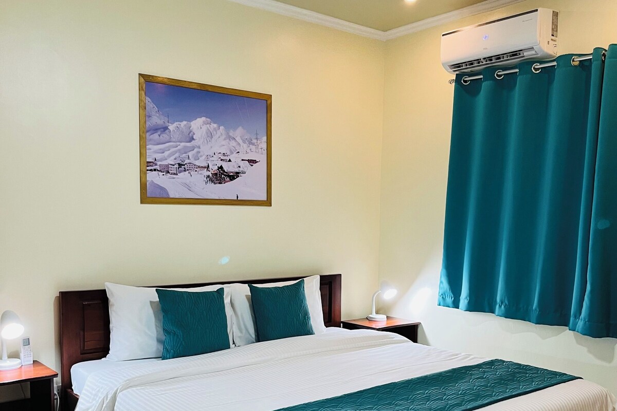 Double Suite | In-room safe, desk, laptop workspace, soundproofing