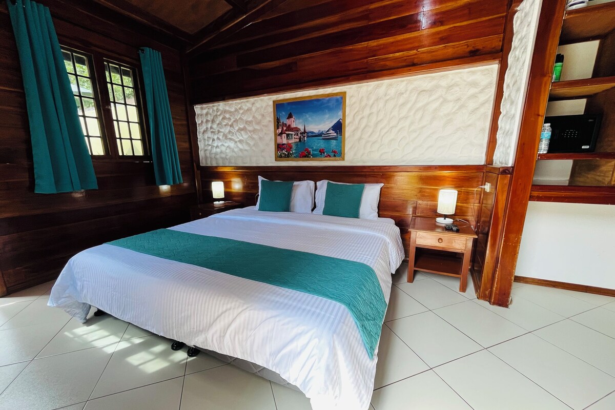 Pool King | In-room safe, desk, laptop workspace, soundproofing