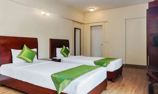 Deluxe Twin Room | Desk, iron/ironing board, free WiFi, bed sheets