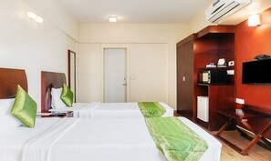 Deluxe Twin Room | Desk, iron/ironing board, free WiFi, bed sheets