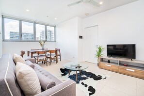 Deluxe Apartment, 2 Bedrooms | Living room