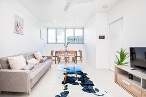 Deluxe Apartment, 2 Bedrooms | Living room