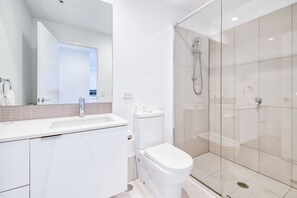 Deluxe Apartment, 2 Bedrooms | Bathroom