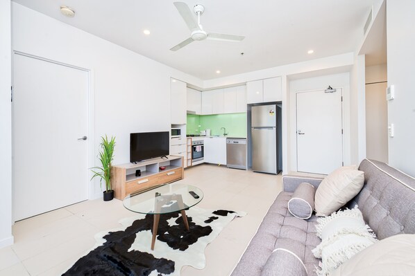 Deluxe Apartment, 2 Bedrooms | Living room