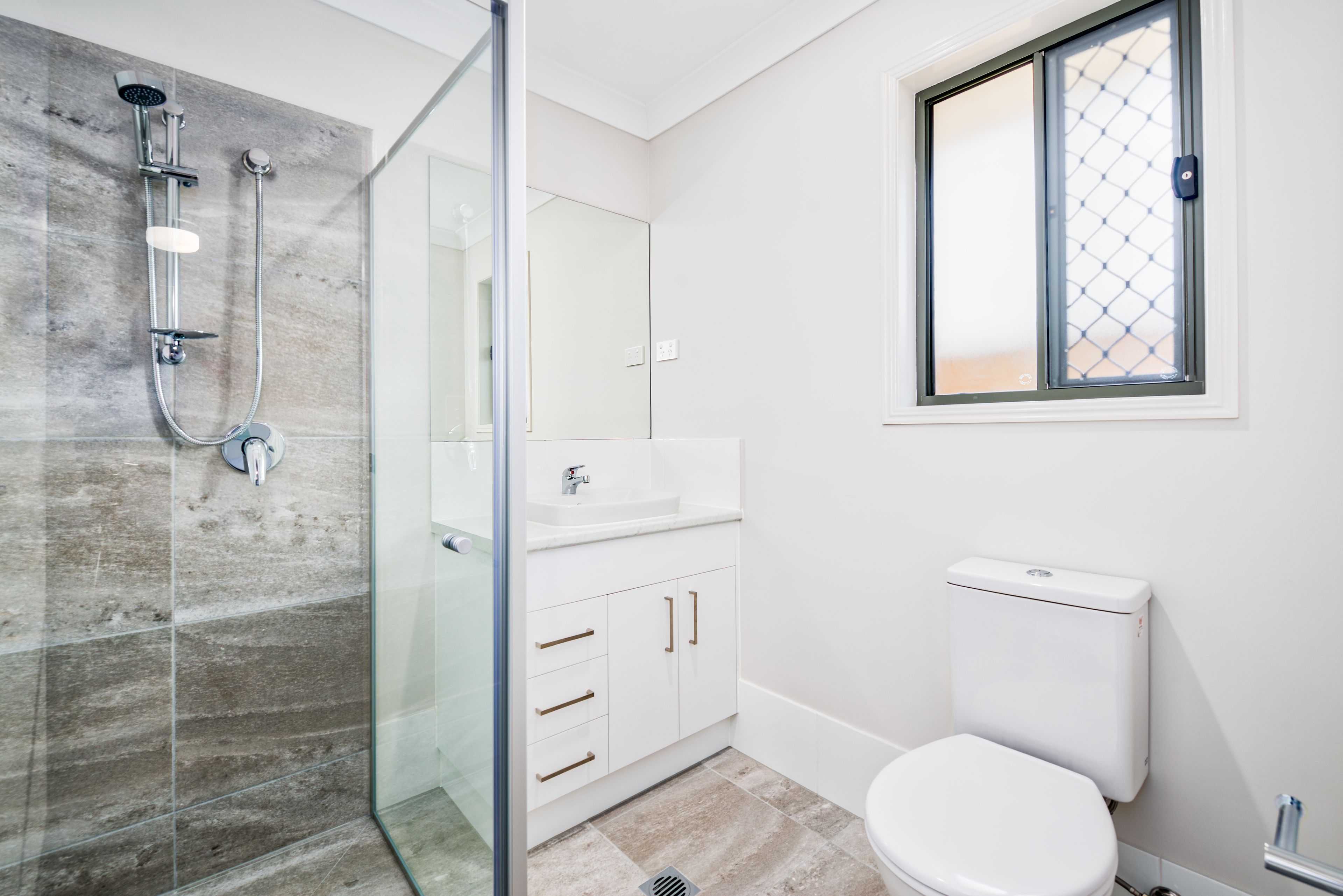 Deluxe Townhome, 3 Bedrooms | Bathroom | Separate bathtub and shower, free toiletries, hair dryer, towels