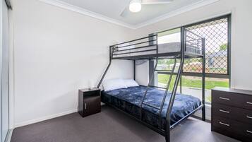 Deluxe Townhome, 3 Bedrooms | 3 bedrooms, in-room safe, iron/ironing board, free WiFi