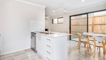 Deluxe Townhome, 2 Bedrooms | Private kitchen | Fridge, microwave, oven, stovetop