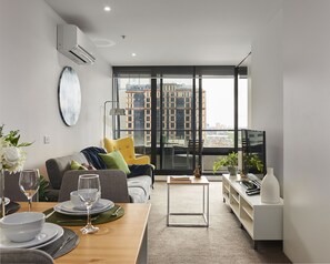 Deluxe Apartment, 2 Bedrooms | Living room