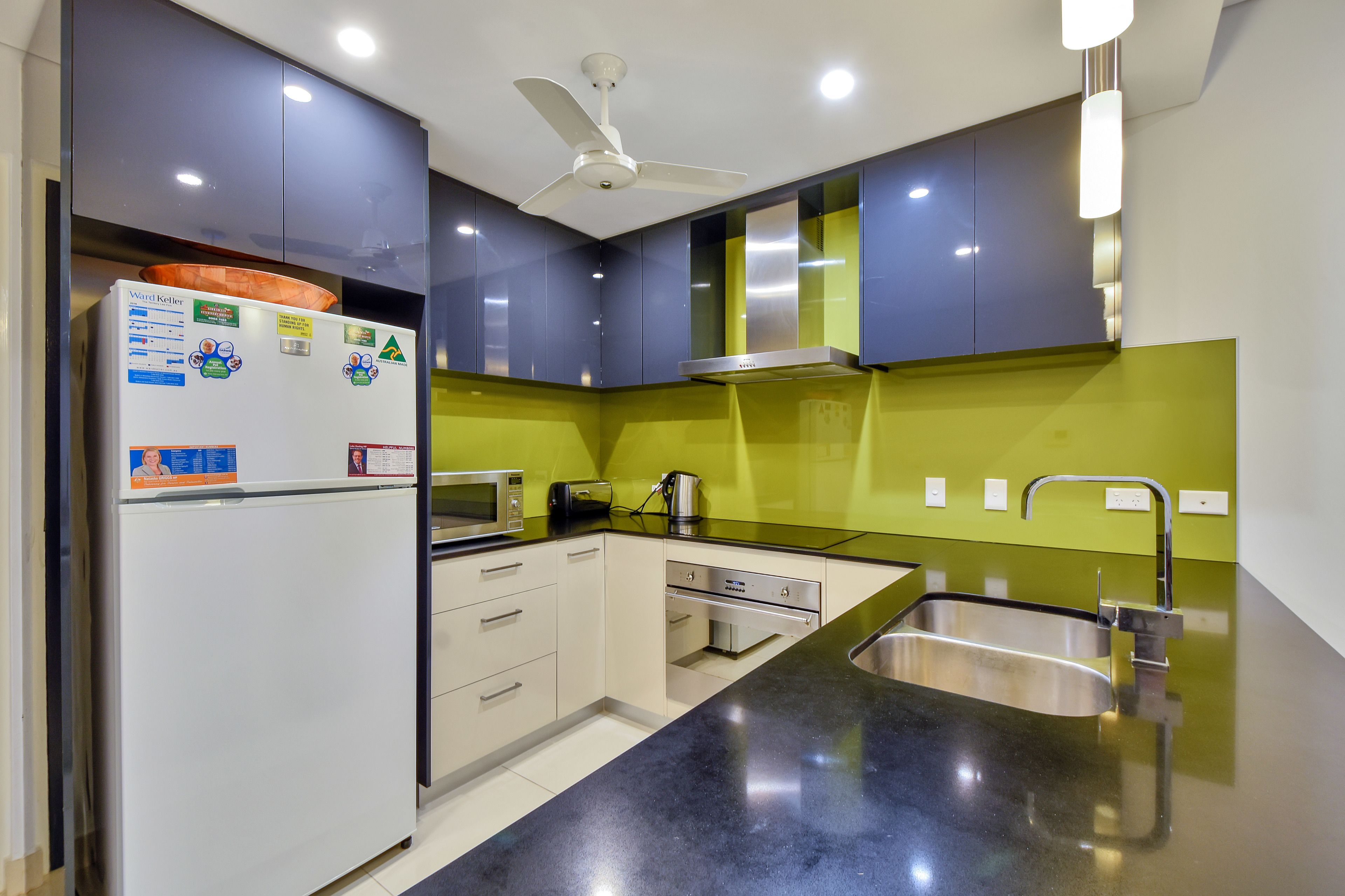 Deluxe Apartment, 2 Bedrooms | Private kitchen | Fridge, microwave, oven, stovetop
