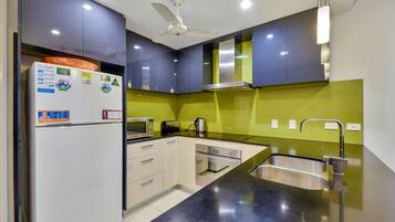 Deluxe Apartment, 2 Bedrooms | Private kitchen | Fridge, microwave, oven, stovetop