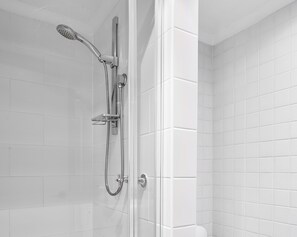 Deluxe Apartment, 1 Bedroom | Bathroom shower