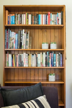 Deluxe House, 3 Bedrooms | Living room | LED TV - Quiet and Convenient 3 Bedroom Family Entertainer (Woolloongabba)