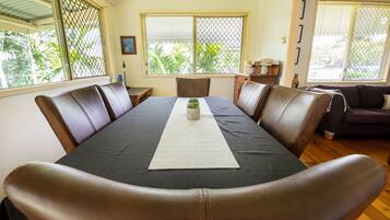 Deluxe House, 3 Bedrooms | In-room dining