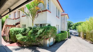 Unclassified image, 2 of 13, button - City Central Art Deco Stunner With Parking (New Farm)