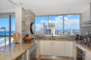 Deluxe Apartment, 2 Bedrooms | Private kitchen - Oceanfront Luxury Sub-Penthouse (Surfers Paradise)