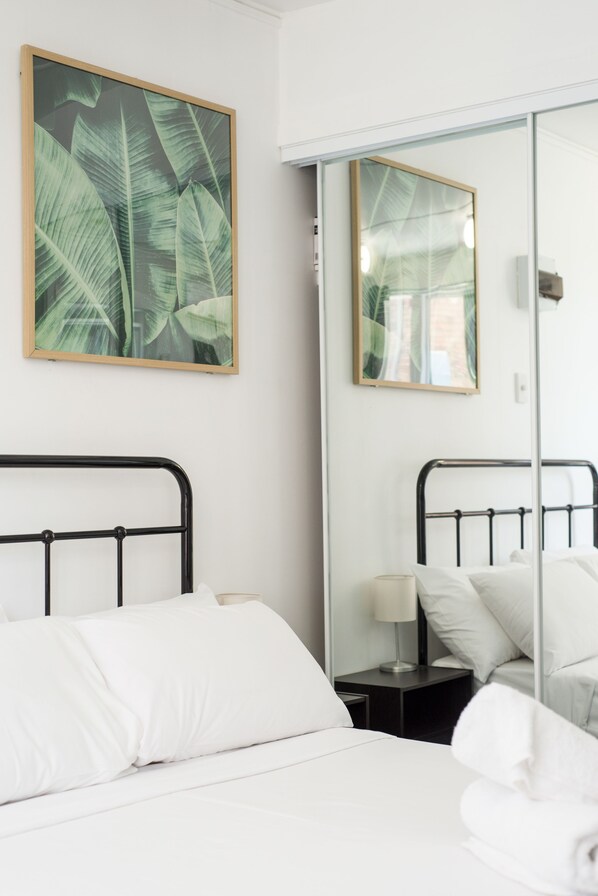 1 غرفة نوم وخزنة داخل الغرفة ومكواة/لوح كي وواي فاي مجانًا