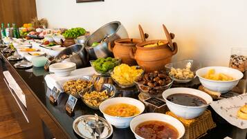 Daily buffet breakfast (AZN 25 per person)