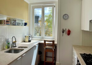 Kühlschrank, Mikrowelle, Ofen, Geschirrspüler