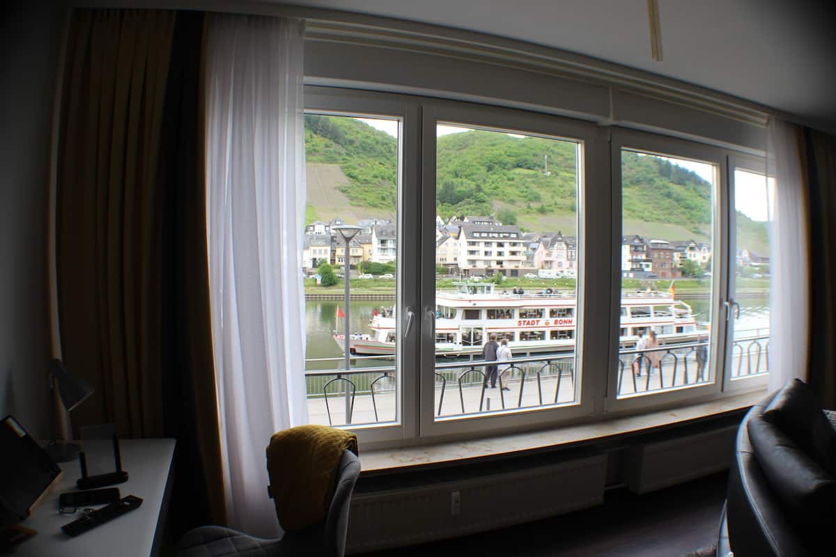 Deluxe Apartment 3, Riverview (incl. Cleaning Fee) | Premium bedding, in-room safe, desk, blackout drapes