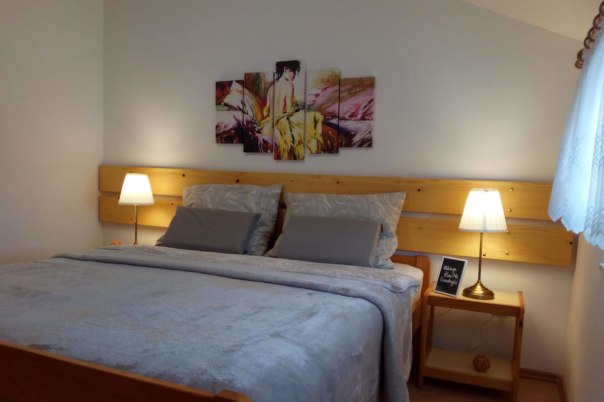 Lägenhet Comfort - 1 sovrum - balkong (Breskva) | Allergitestade sängkläder och memory foam-madrasser