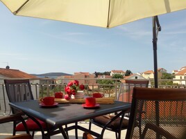 Apartamento superior, terraza, mirando al mar (Crveni) | Vistas desde la habitación