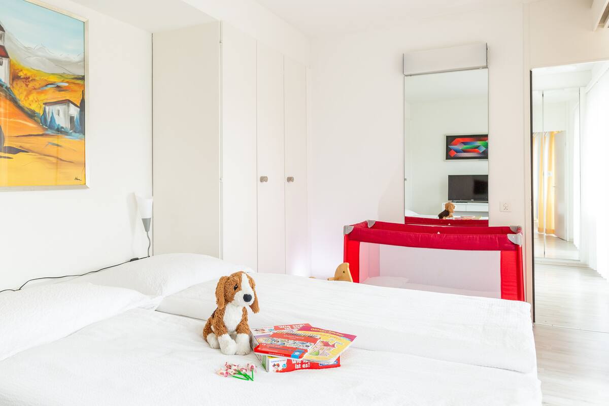 Family Suite with balcony | In-room safe, desk, WiFi (free), bed sheets