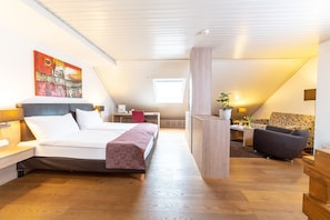 In-room safe, desk, free WiFi, bed sheets - Hotel Alexander (Basel)