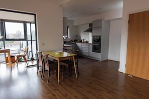 Microwave, oven, dishwasher, coffee/tea maker