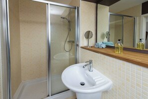 Bathroom - Stylish & Artistic Open Plan Flat in W.didsbury (Manchester)